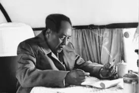1952年，岳飞的后代请求毛主席安排工作，毛主席当即回复五个字图片