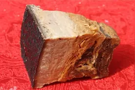 用来招待贵宾的四川臭猪肉，在房梁上悬挂53年，真的还能吃吗？图片