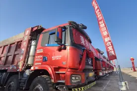 S24线鄯善至库米什高速公路开工 这条公路将穿越火焰山和库木塔格沙漠图片