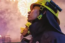清徐烟花璀璨夺目 消防执勤守护平安图片