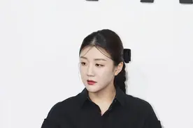 陈梦现身上海Dior活动，身穿价值2万的束腰长裙，气质端庄优雅图片