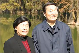 朱镕基家庭情况：夫人劳安是清华学妹，一儿一女皆留学学成归国图片