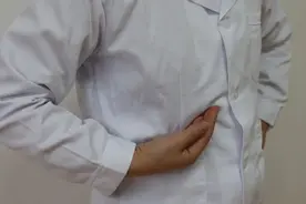 肝病怕拖延，身体出现3大异常反应，别忽视，别等肝硬化再后悔图片