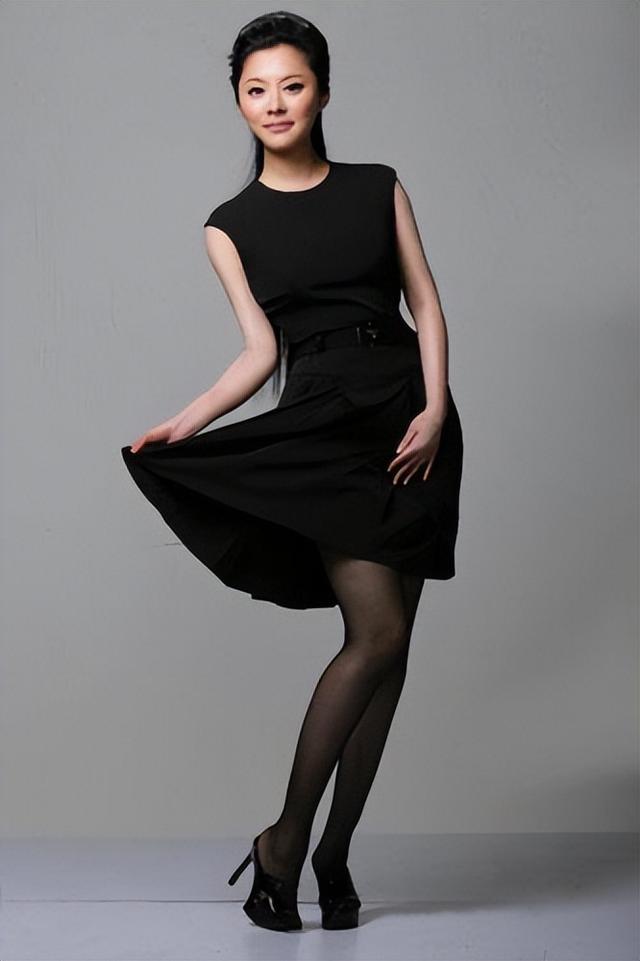 央视美女主播紫凝:贷款买车,41岁仍未婚风光背后有泪水