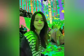 章泽天近照呈现婴儿肥，发文“三重爱”像是已经怀了第3胎图片