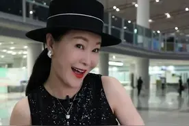 王小骞拎40万爱马仕，机场浓妆艳抹扭动腰肢，激动称要去戛纳红毯图片