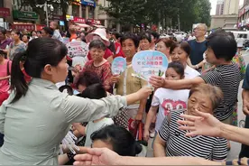 未央区辛家庙街道华远海蓝城社区举行夏夜纳凉晚会图片