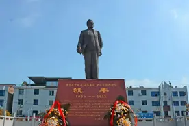 遵义会议时讽刺毛主席不会打仗的凯丰，他最终的人生结局如何？图片