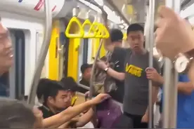 “地铁判官”事件最新后续：个人账号被扒后，网友评论：持证打人图片