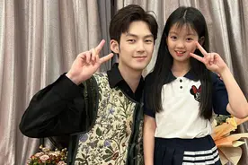 阿拉蕾晒与董力同框照：撞脸张梓琳，身高引网友热议图片