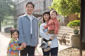 不管你多大年纪，躺在病床上就会明白，人生守住“家”就够了图片