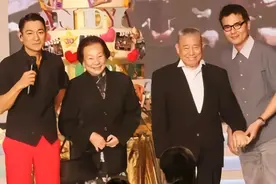 刘德华携父母罕见亮相！父亲88岁依旧精神矍铄，母亲穿着朴素低调图片