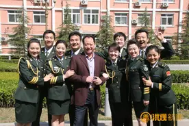 《光荣啊!南昌》舞美总监任晓兵:设计灵感来源于南昌标志性建筑图片