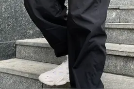 Yeezy洞洞鞋最大的对手来了？匹克「国产鞋」申请出战图片