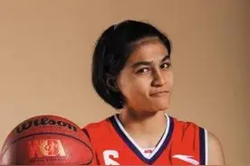 赞女篮队员迪拉娜图片