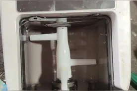 坏了的面条机不要扔，自己动手改一改还能这样用图片