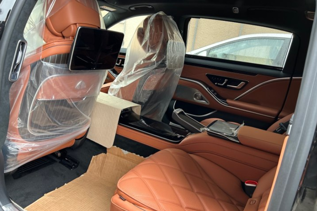 低调老板花450万买奔驰迈巴赫S680，坦言往后将抠掉车尾数字标志