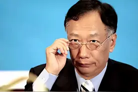 郭台铭被出局！朱立伦玩转侯郭二人，国民党被人称诈骗集团？图片