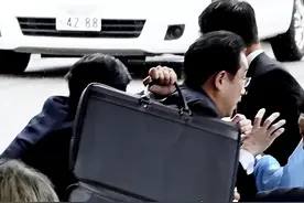 岸田拉票现场响起爆炸声！武士道，日本陷入恐怖暗杀泥潭图片