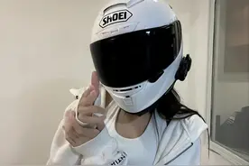 抖音超火的女友壁纸｜“亲爱的少年 我们之间 会是未完待续吗”图片