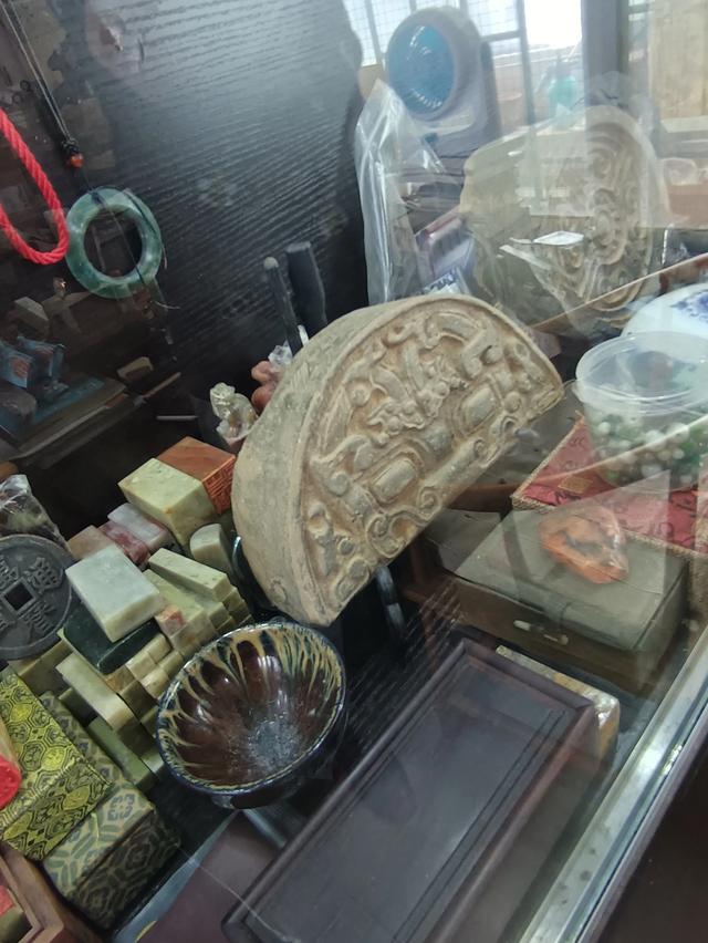 张文斌的强项:书画艺术与珍品收藏