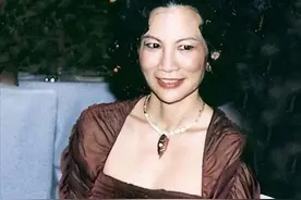 香港富商罗康瑞，为何六十岁时抛妻弃子？执意要娶二婚朱玲玲图片