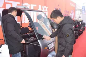 才知道，5000元的小四轮老年代步车，出厂价多少？卖一辆赚多少？图片