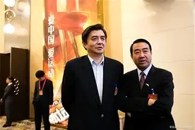男排主帅汪嘉伟现状：51岁二婚娶将门虎女，能源大亨为弟子找名医图片