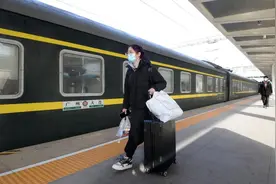 国内“难熬”的一列火车，全程5000公里，一趟来回历经53个小时！图片