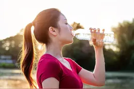 我和邻居阿姨的故事二图片