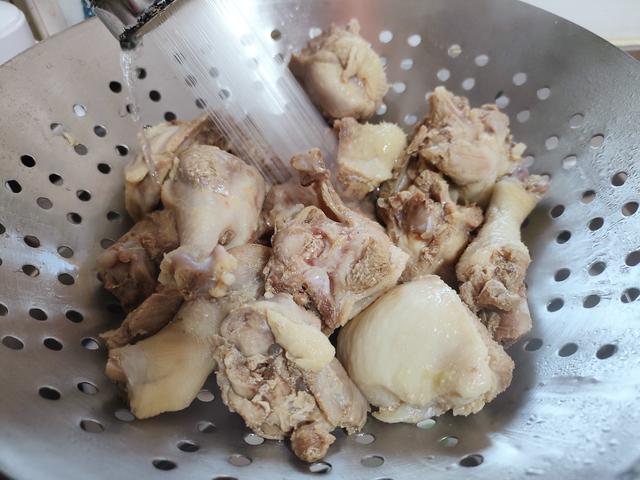 用鸭肉炖汤，记住“3个要”，没腥味，汤浓鲜美，比鸡汤喝着香