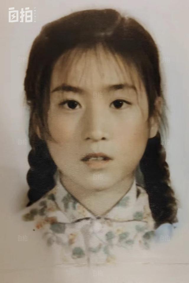 女子穿警服半辈子 60岁后走秀拿奖
