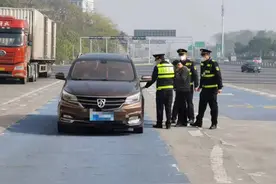 非法营运还超载 “黑车”司机面临双重处罚图片