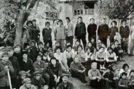 1981年，丁兴来效仿古人在深山“称帝”！养55个嫔妃，最小的13岁图片