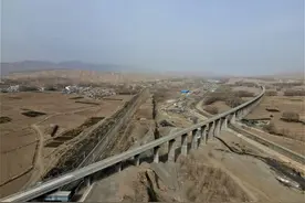 为“青藏之眼”描眉画线——兰张三四线铁路中铁一局兰武段施工掠影图片