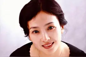 刘亦菲：姥姥风华绝代，妈妈和小姨颜值逆天，全家最丑的人是我图片