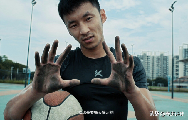 赵强这两位都是中国街球的先行者,那个年代非职业球员想靠打篮球赚钱