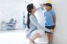 有几类小孩，以后可能长得慢、个子偏矮，父母要尽早干预图片