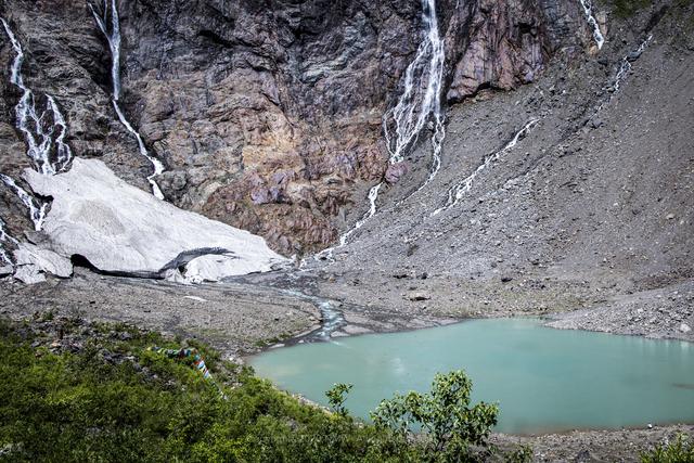 卡瓦格博高不可攀的原因？走进雪山腹地找寻事件的真相