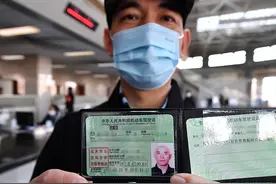 交警温馨提醒：驾驶证到期换证不用去车管所，只要这样操作图片