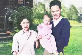 1951年，杨振宁一家三口在美国，杜致礼气质不凡，不愧是名将之女图片