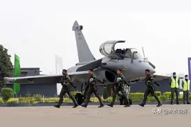 36对120，印巴新型战机对比，枭龙剩数量优势，引进歼10势在必行图片