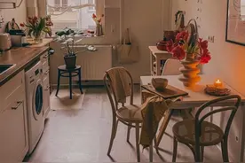 厚厚的“锅底灰”别用钢丝球蹭，教你“土方法”，轻松溶解图片