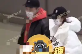 32岁张佳宁被曝新恋情，和男方牵手回家当街搂抱，疑与叶祖新分手图片