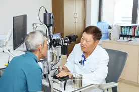 从医40年做了30万例白内障手术的朱思泉教授：白内障并不是老年人的“专利”图片