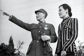 1947年，刘伯承活捉大盗孙殿英，溥仪：慈禧的夜明珠在宋美龄鞋上图片