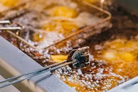 富含「致癌毒素」的油，千万不能让爸妈再吃了！图片