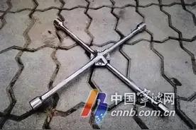 离谱！怀疑妻子出轨，他拧松了汽车螺丝图片