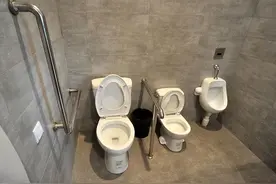 农村厕所改造关键要解决用水、排污问题图片