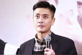 男人过了40岁尽量别留长发、梳油头！推荐这4种发型，清爽更有型图片
